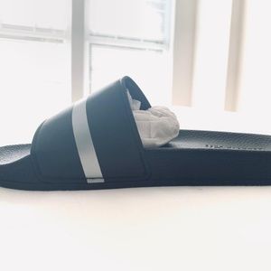 KENNETH COLE SLIDES
